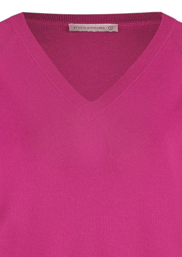 Marijn vneck pullover raspberry studio anneloes