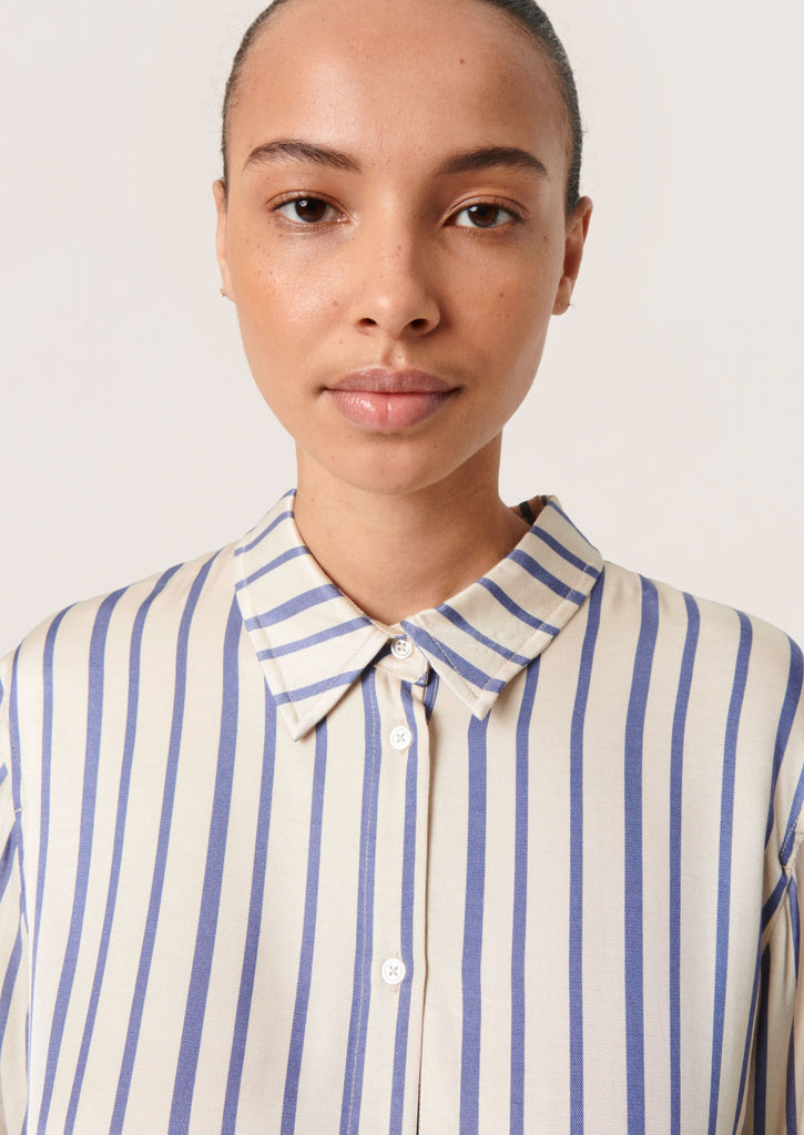 beige blauwe streep blouse soaked in luxury