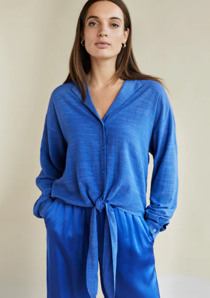 blauwe blouse knoop simple